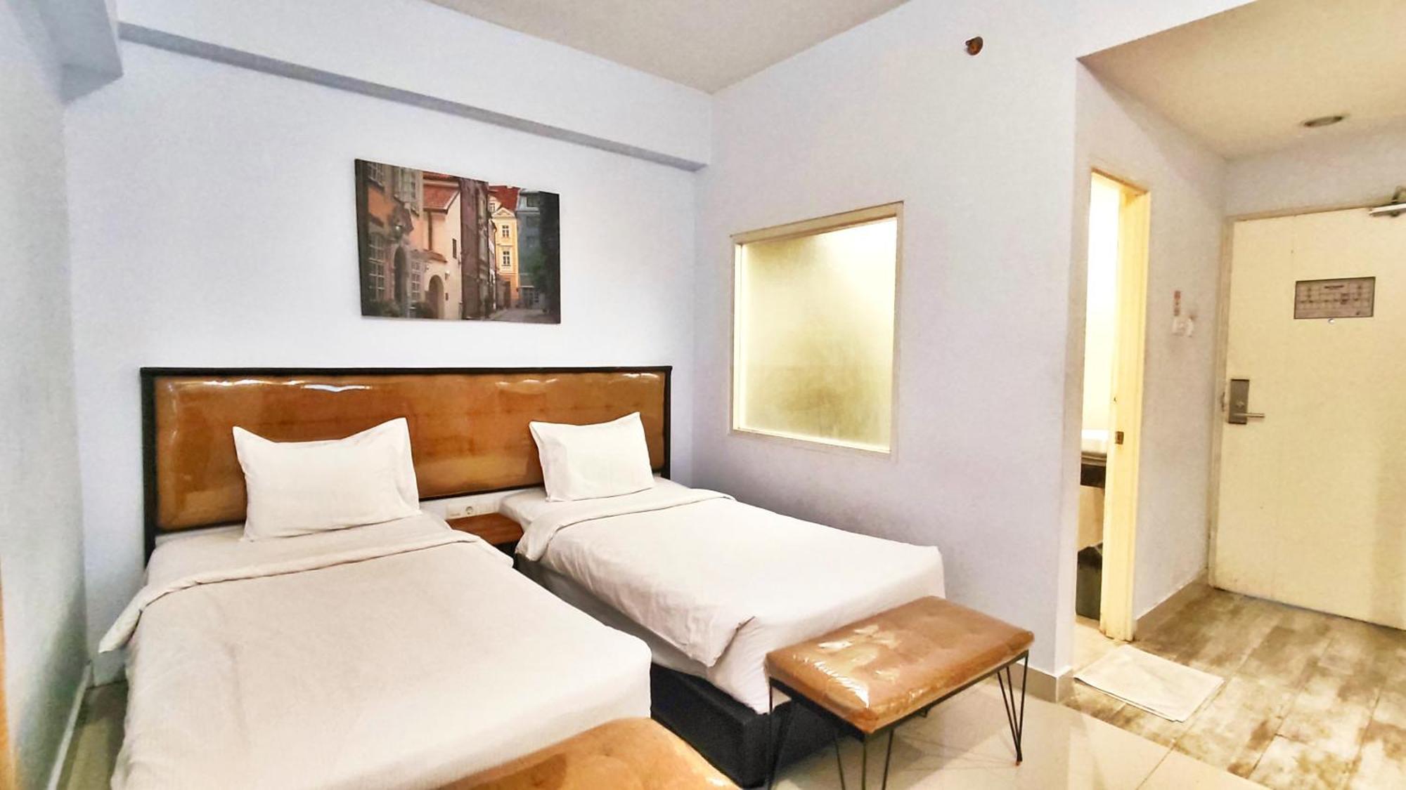 Votel Hotel Charis Tuban Tuban  Exterior foto