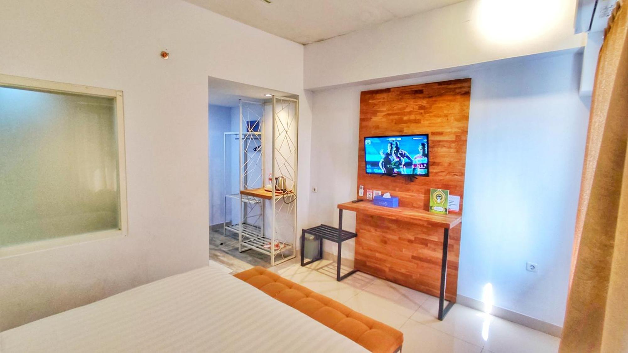 Votel Hotel Charis Tuban Tuban  Exterior foto