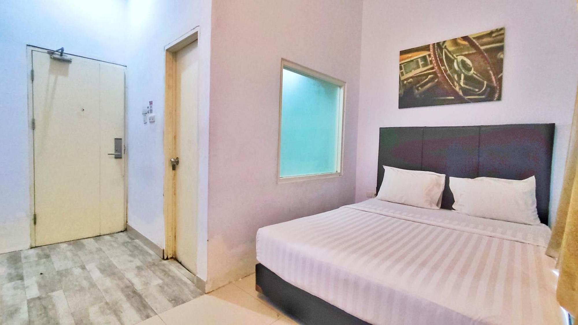 Votel Hotel Charis Tuban Tuban  Exterior foto