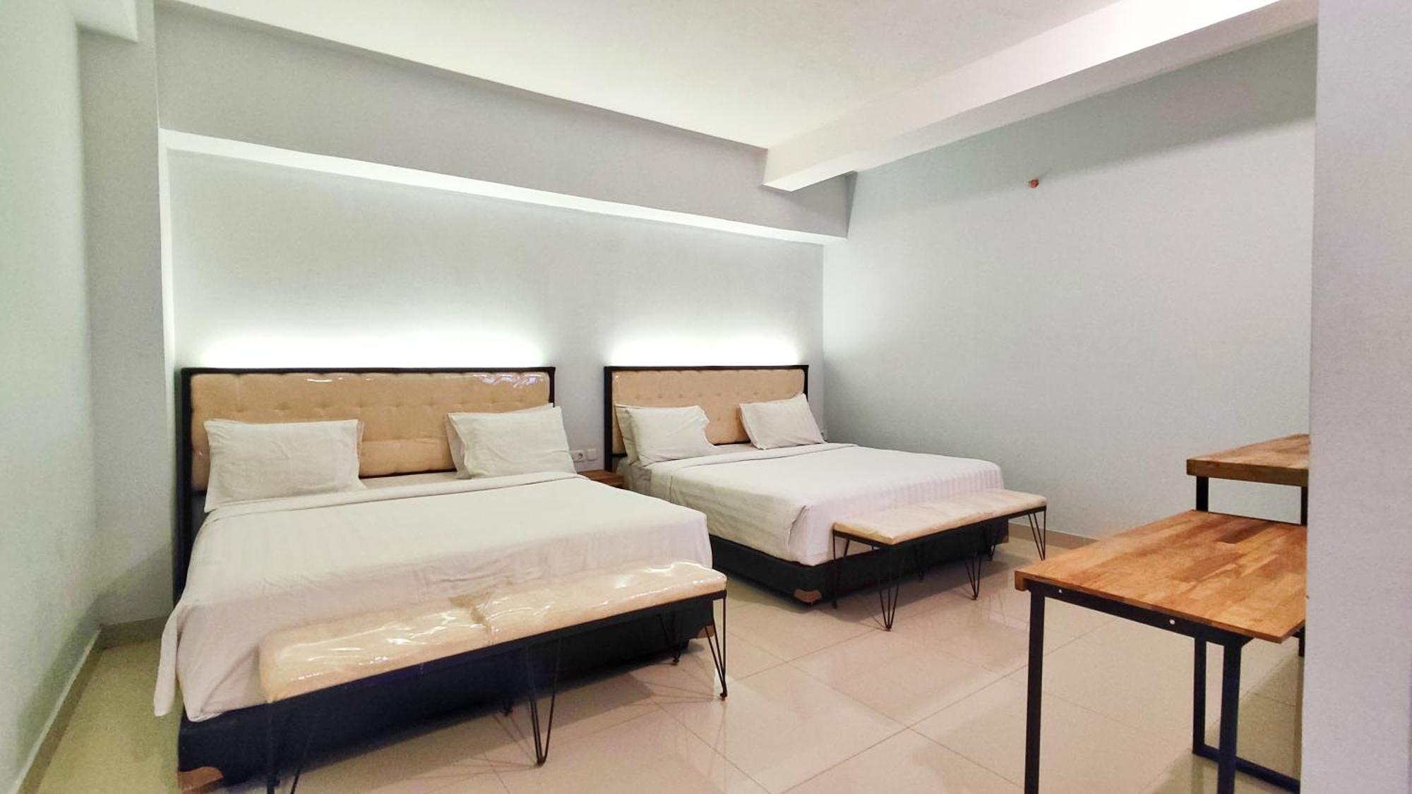 Votel Hotel Charis Tuban Tuban  Exterior foto