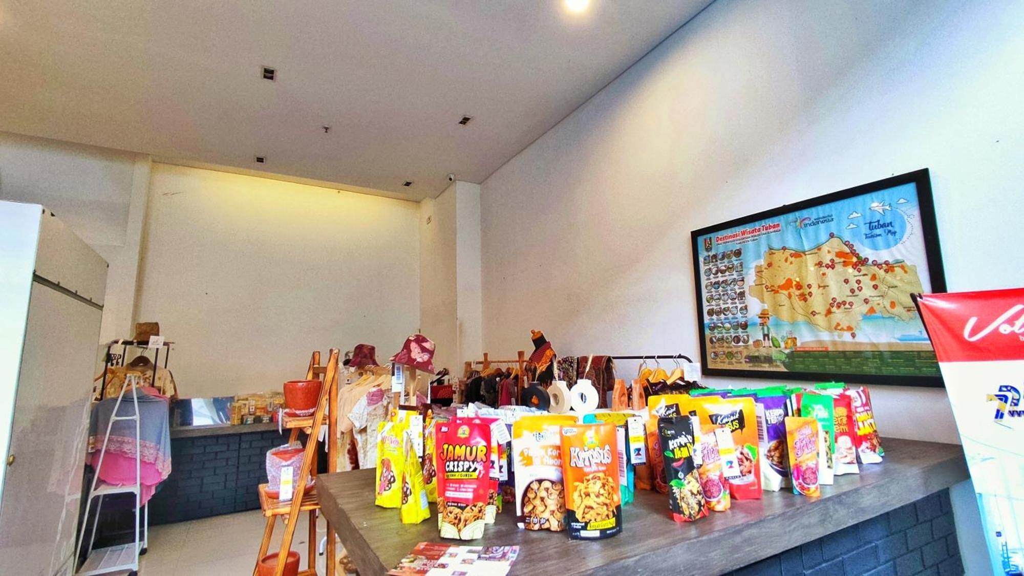 Votel Hotel Charis Tuban Tuban  Exterior foto