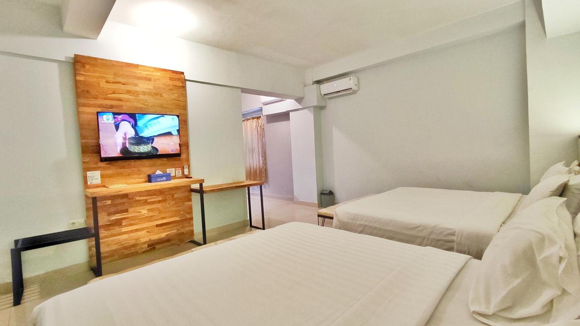 Votel Hotel Charis Tuban Tuban  Exterior foto
