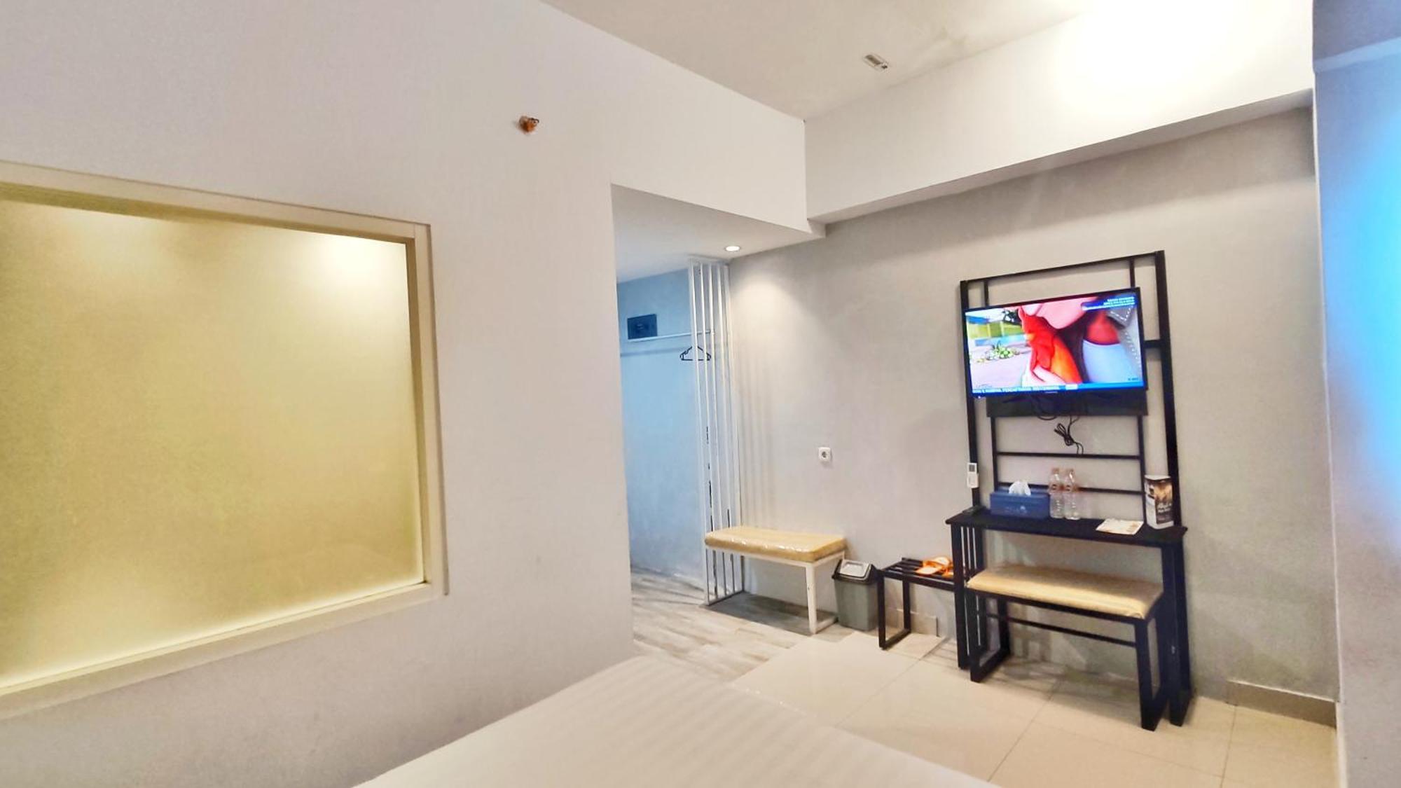 Votel Hotel Charis Tuban Tuban  Exterior foto